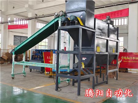 聚乙烯自動滾筒拆包機企業(yè)自動化生產(chǎn)中不可少的一環(huán)